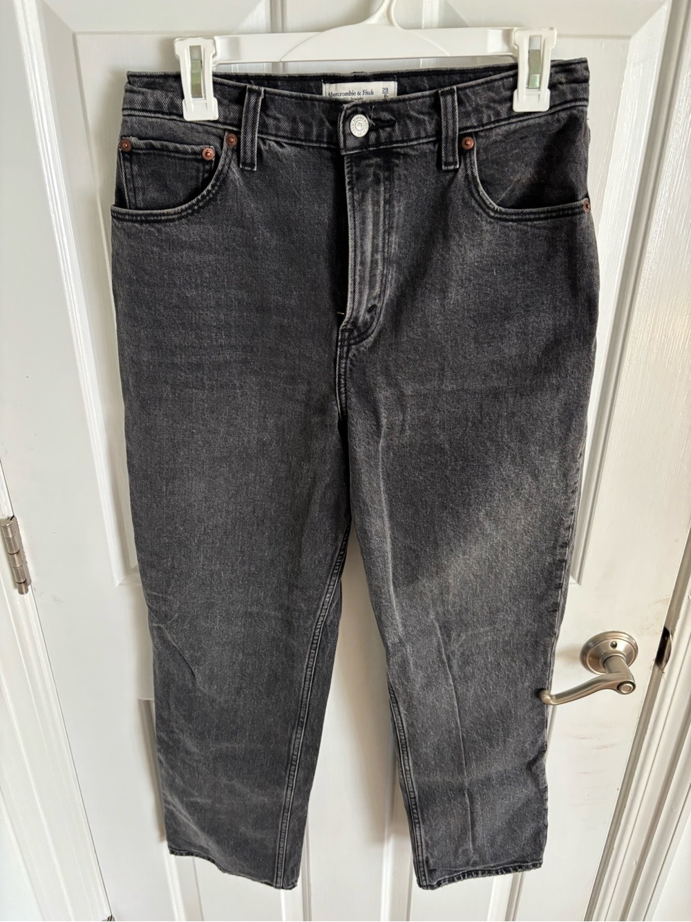 Abercrombie 90s Straight Ultra High Rise Curve Love Jeans. Black. Size 29S